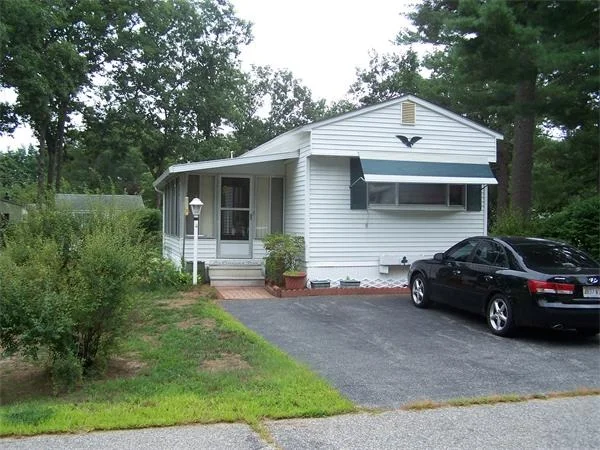 Unit for sale at 6 Clovercrest Dr, Nashua, NH 03062