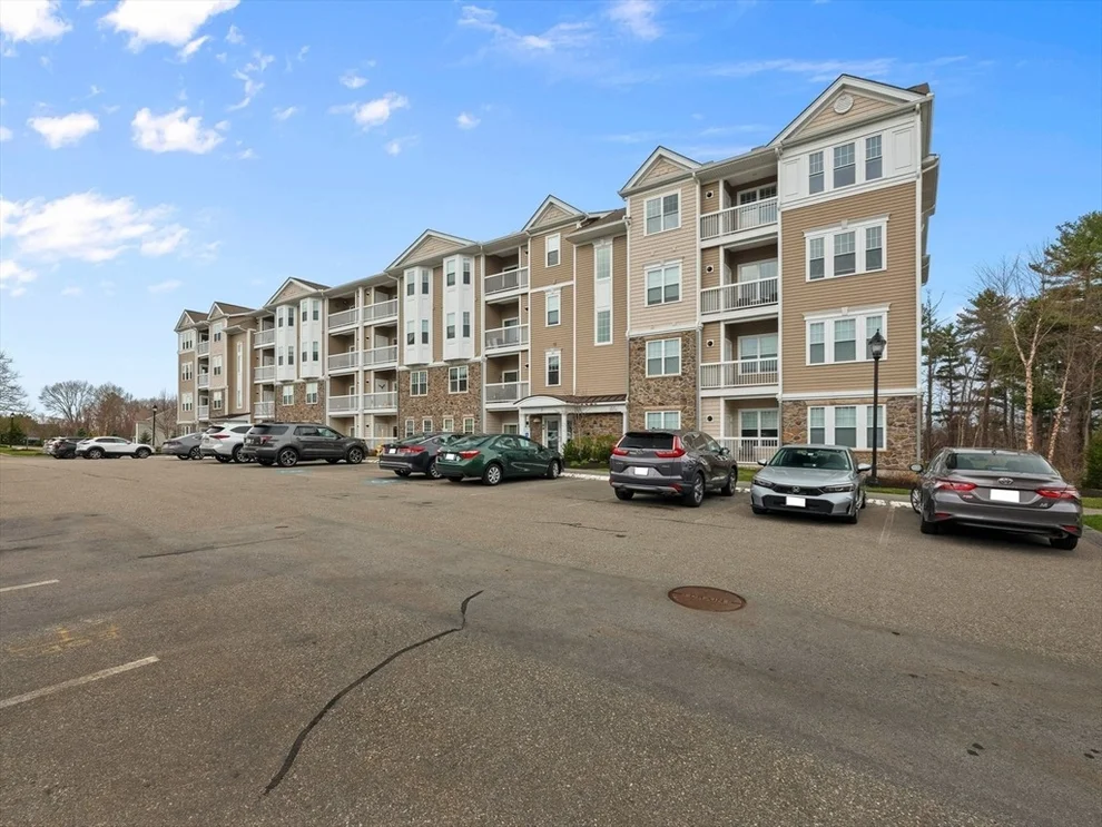 Unit for sale at 2 Francis Dr, Andover, MA 01810