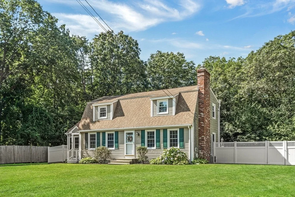 Unit for sale at 12 Knollcrest Cir, Attleboro, MA 02703