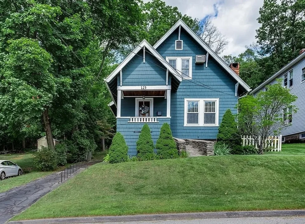 Unit for sale at 125 Malvern Rd, Worcester, MA 01610