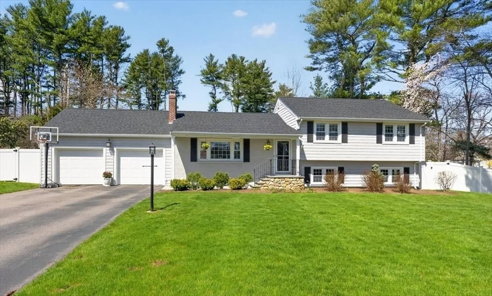 Unit for sale at 3 Accord Pond Dr, Hingham, MA 02043