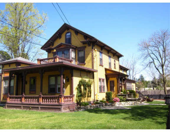 Unit for sale at 221 Auburn St, Newton, MA 02466