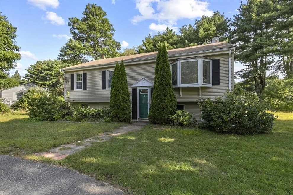 Unit for sale at 7 Blueberry Way, Marion, MA 02738