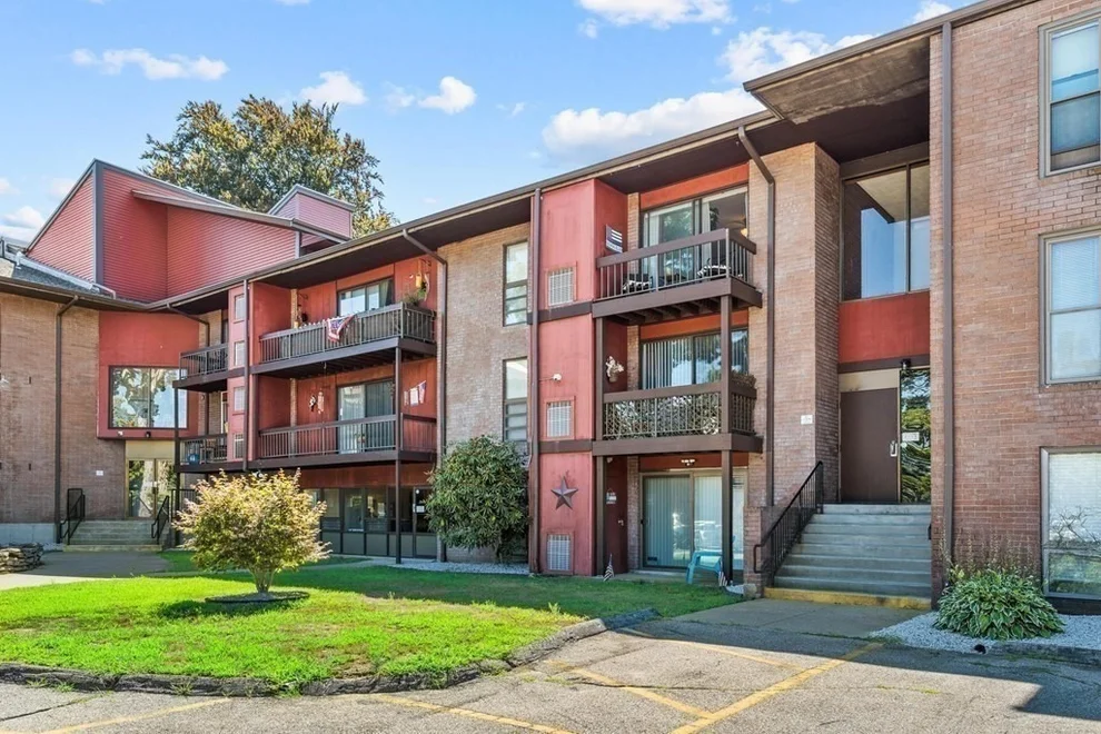 Unit for sale at 170 Highland St, Taunton, MA 02780