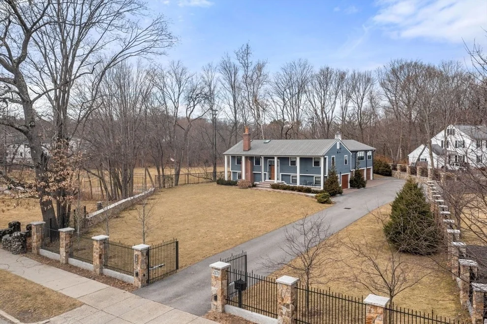 Unit for sale at 2171 Commonwealth Ave, Newton, MA 02466