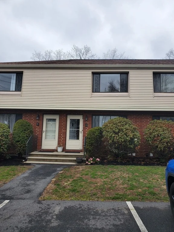 Unit for sale at 2 Sterling Ln, Haverhill, MA 01835