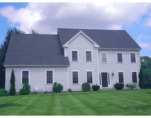 Unit for sale at 5 Tavern Cir, Westford, MA 01886