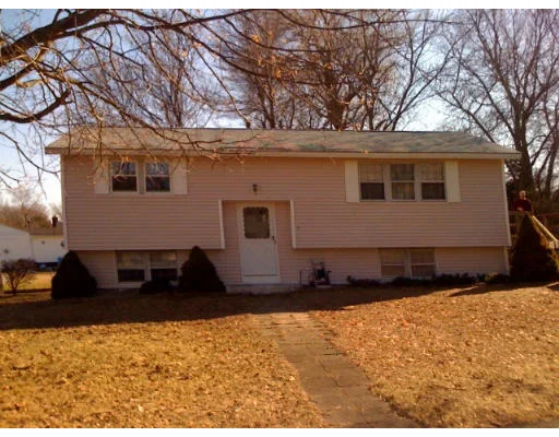 Unit for sale at 9 Hampshire Cir, Hudson, MA 01749
