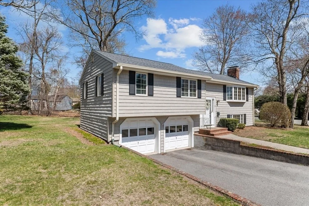 Unit for sale at 3 Greenwich Rd, Norwood, MA 02062