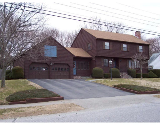 Unit for sale at 21 Red Gate Lane, Reading, MA 01867