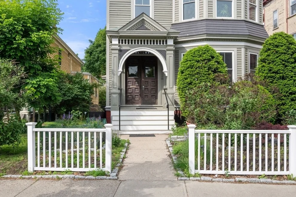 Unit for sale at 174 Elm Street North, Cambridge, MA 02140