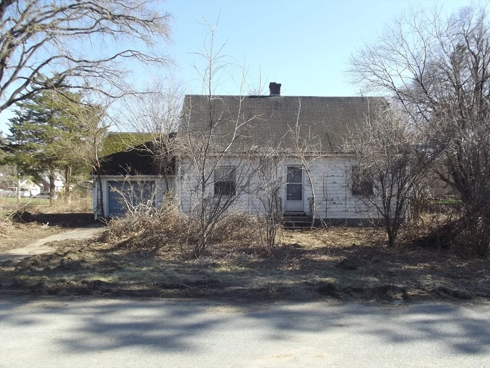 Unit for sale at 3 Rennie St, Lunenburg, MA 01462