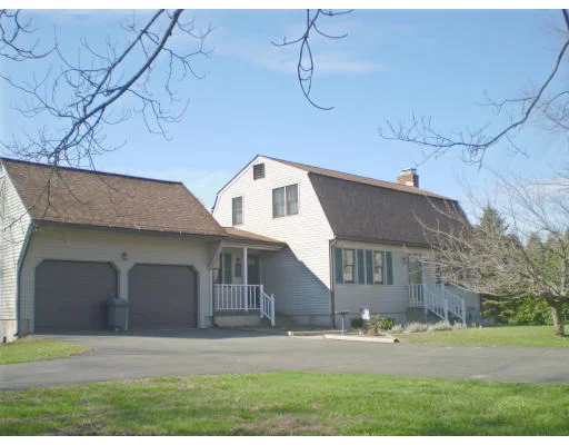 Unit for sale at 8 Woolam Rd, East Windsor, CT 06016