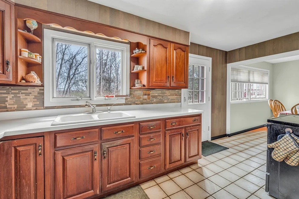 Unit for sale at 169 Newell Rd, Holden, MA 01520