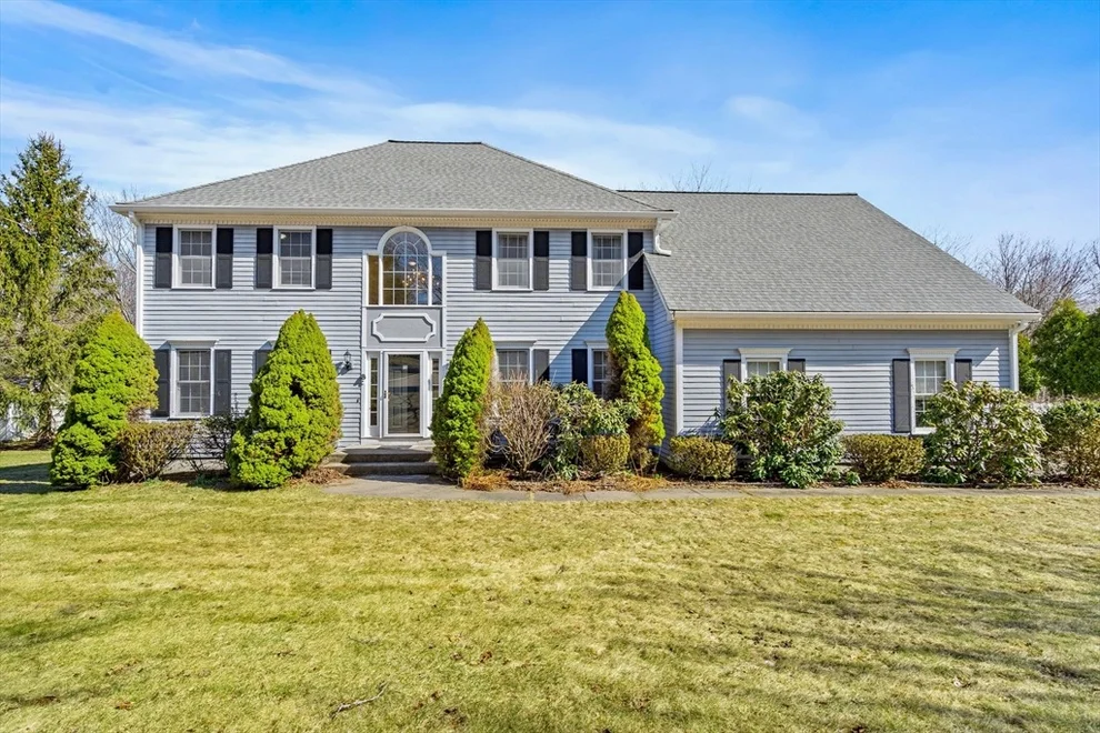 Unit for sale at 15 Winterberry Dr, Franklin, MA 02038