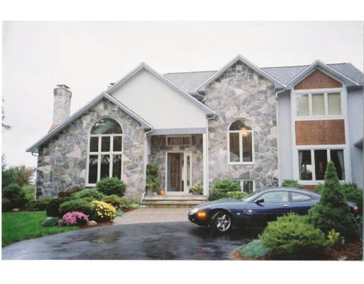 Unit for sale at 1 Macomber Lane, Framingham, MA 01702
