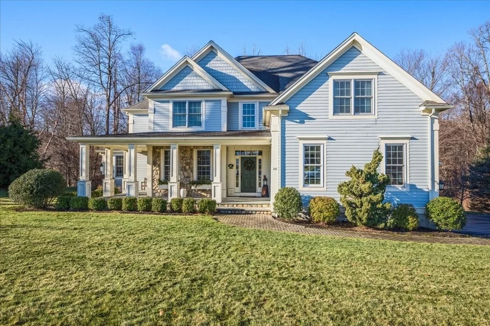Unit for sale at 20 Appaloosa Dr, Shrewsbury, MA 01545