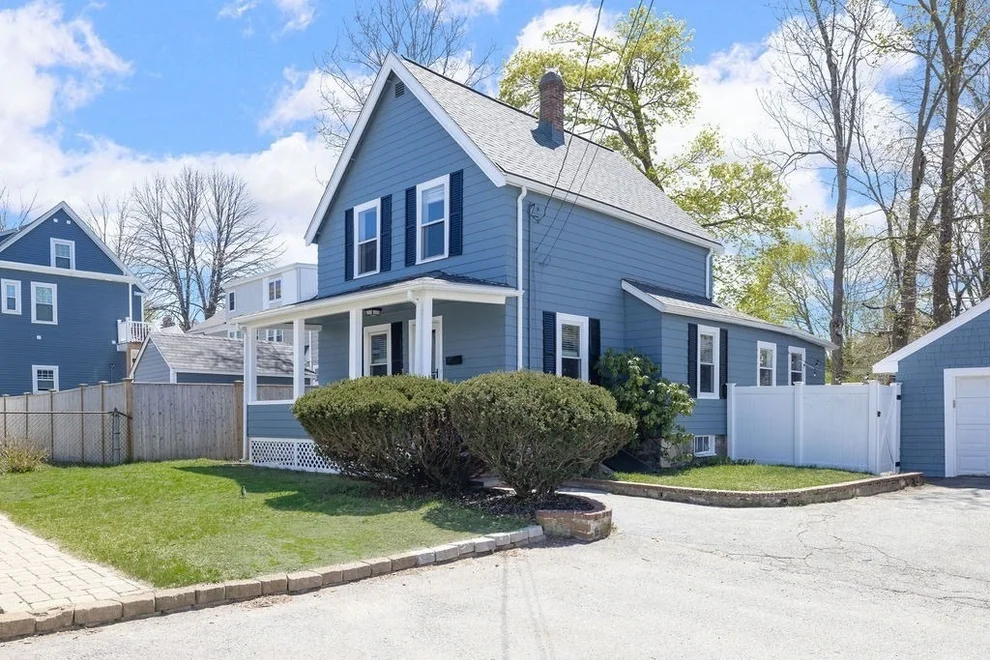 Unit for sale at 3 Ainsworth Pl, Melrose, MA 02176