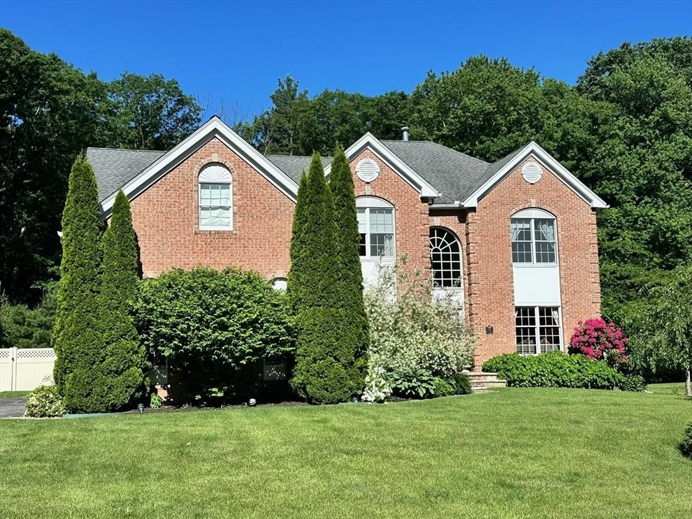 Unit for sale at 79 Hancock Rd, Franklin, MA 02038