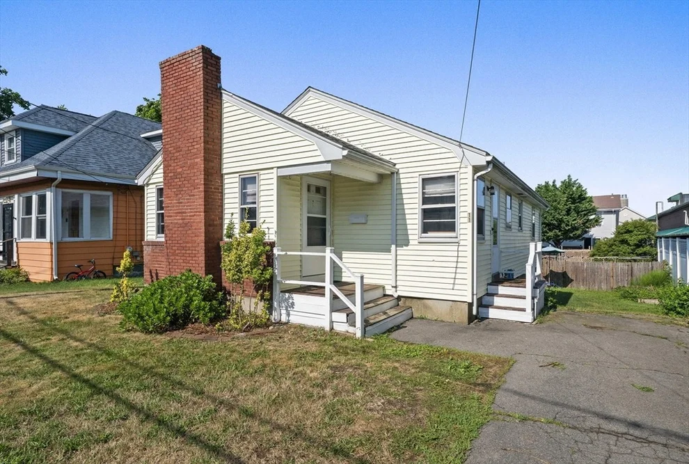 Unit for sale at 11 Rosalind Rd, Weymouth, MA 02191