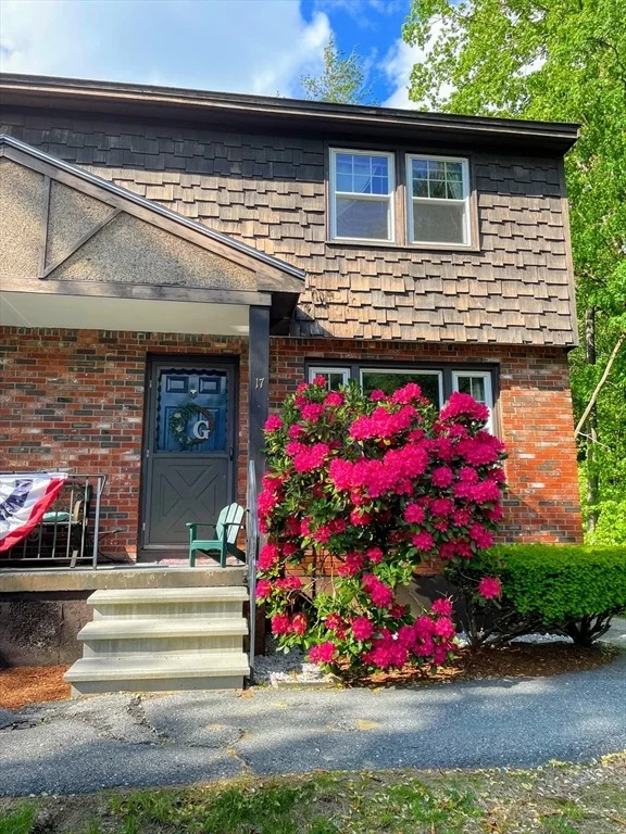 Unit for sale at 17 Midridge Cir, Londonderry, NH 03053