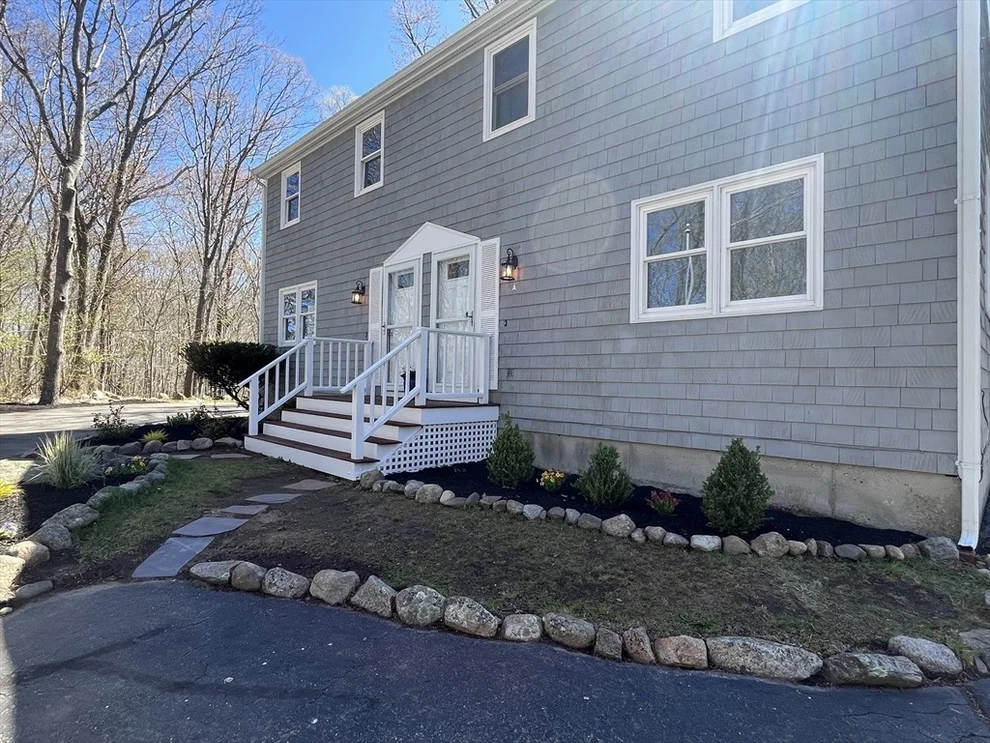 Unit for sale at 176 Main St, Rockport, MA 01966