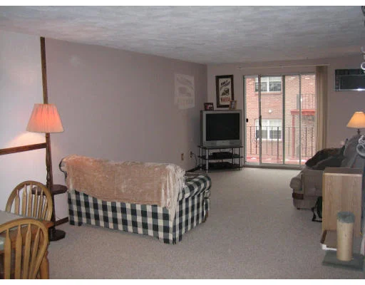 Unit for sale at 5 Kenmar Dr, Billerica, MA 01821