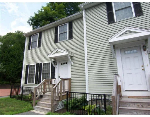 Unit for sale at 5 Bancroft Ave, Reading, MA 01867