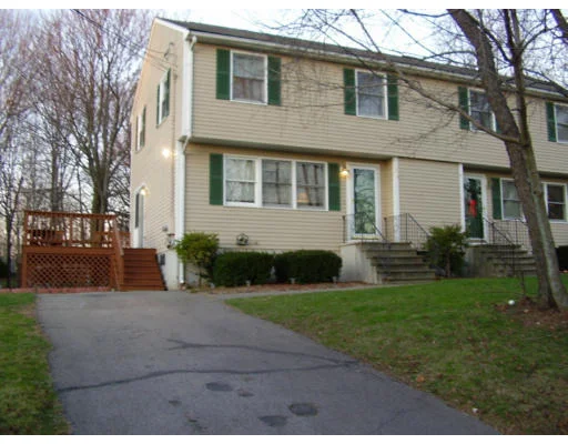 Unit for sale at 2 Warren Place, Franklin, MA 02038