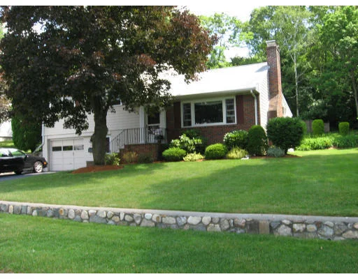 Unit for sale at 105 Macarthur Rd, Stoneham, MA 02180