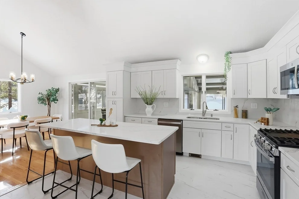 Unit for sale at 25 Glenridge Drive, Bedford, MA 01730