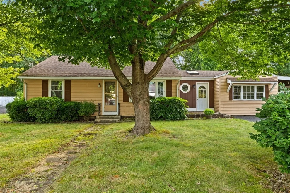 Unit for sale at 12 Oak Ter, Bellingham, MA 02019
