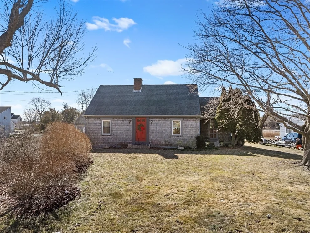 Unit for sale at 706 Elm St, Dartmouth, MA 02748