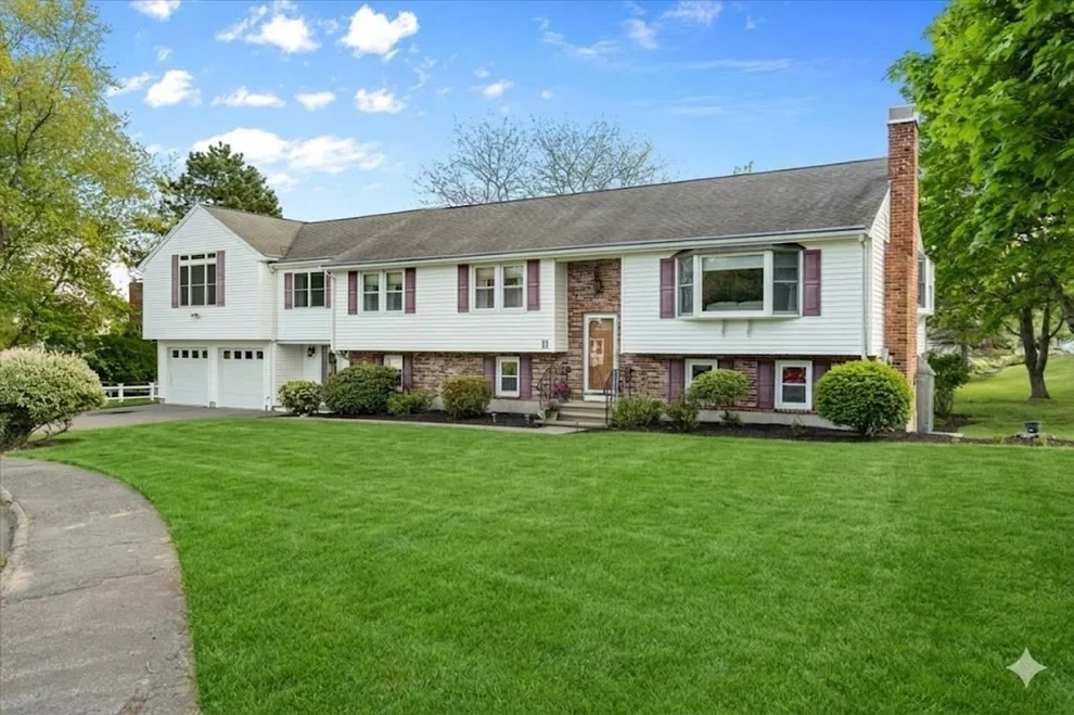 Unit for sale at 11 Hingston Circle, Braintree, MA 02184