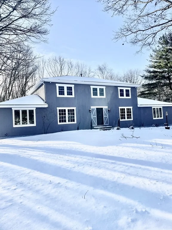 Unit for sale at 14 Queens Cir, Sharon, MA 02067