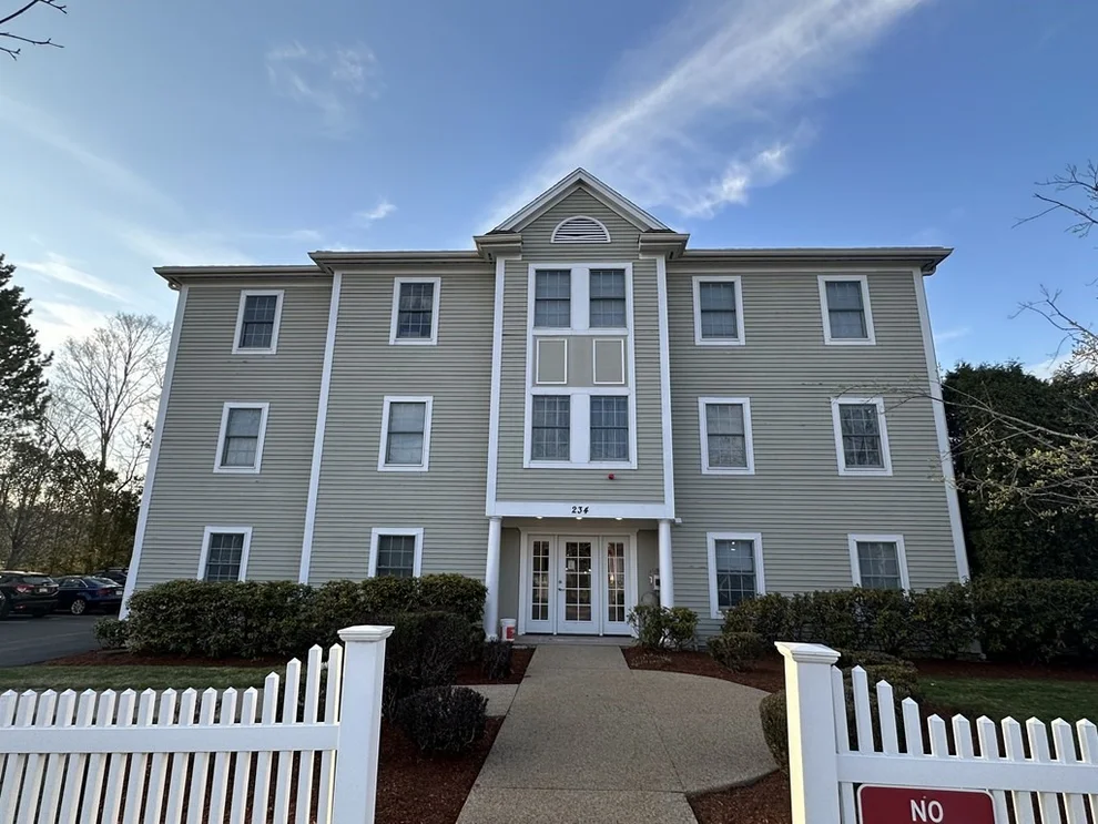 Unit for sale at 234 Water St, Wakefield, MA 01880
