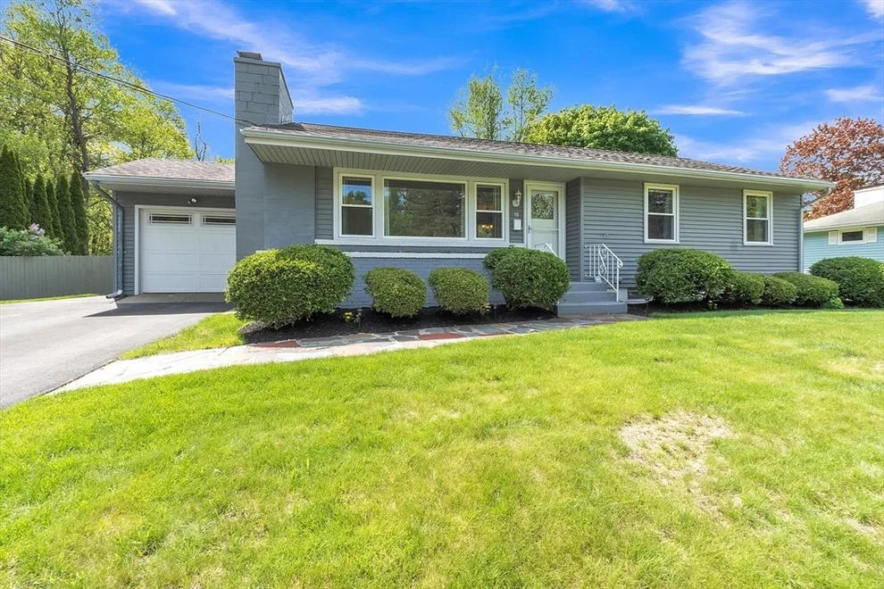 Unit for sale at 10 Briarcliff Ln, Paxton, MA 01612