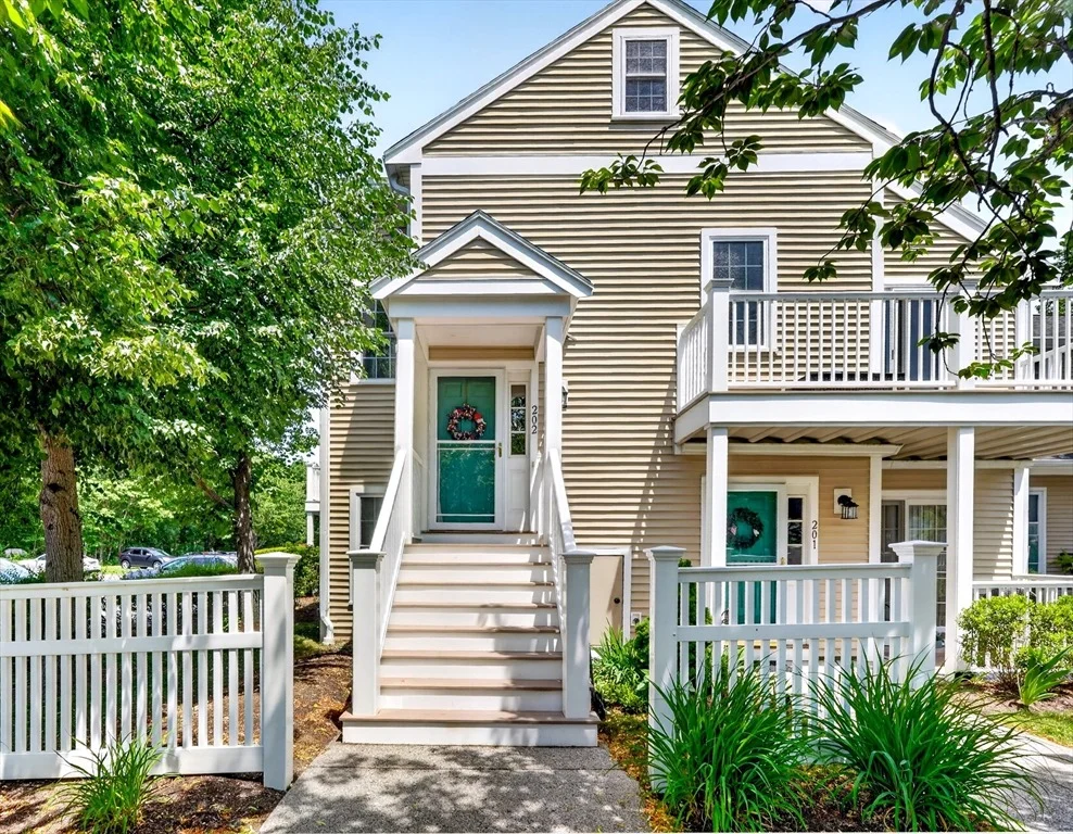 Unit for sale at 202 Allerton Commons Lane, Braintree, MA 02184