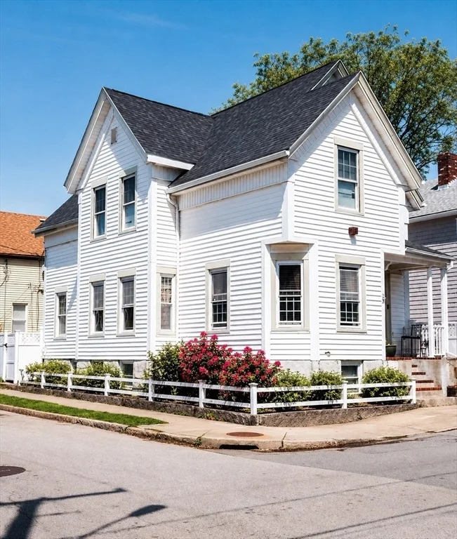 Unit for sale at 107 Sycamore St, New Bedford, MA 02740