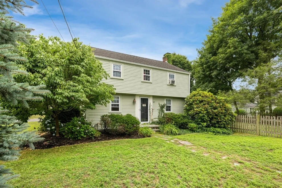Unit for sale at 465 Main Street, Lynnfield, MA 01940