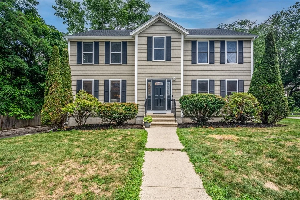Unit for sale at 11 Williams Cir, Winchester, MA 01890