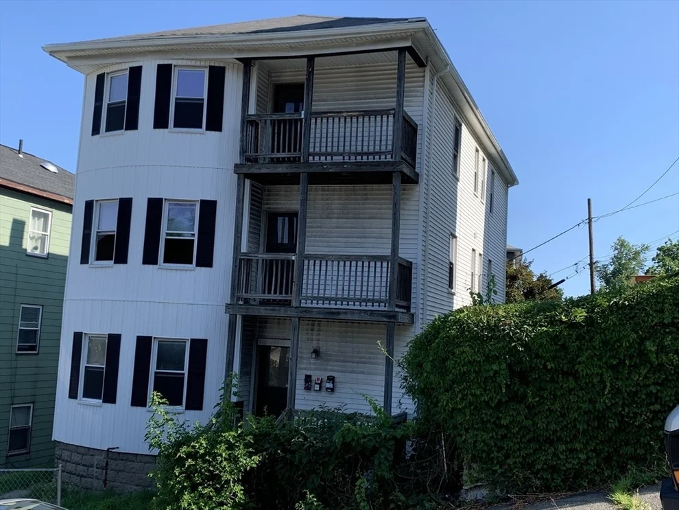 Unit for sale at 11 Diamond St, Worcester, MA 01610