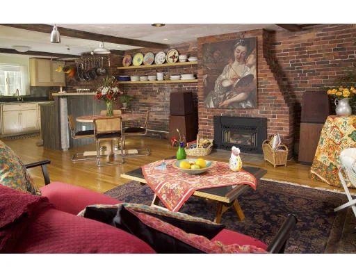 Unit for sale at 31 Oak St, Boston, MA 02111