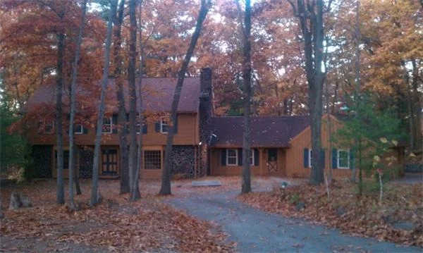 Unit for sale at 9 Chandler Rd, Andover, MA 01810