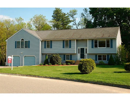Unit for sale at 8 Pheasant Hill Lane, Methuen, MA 01844