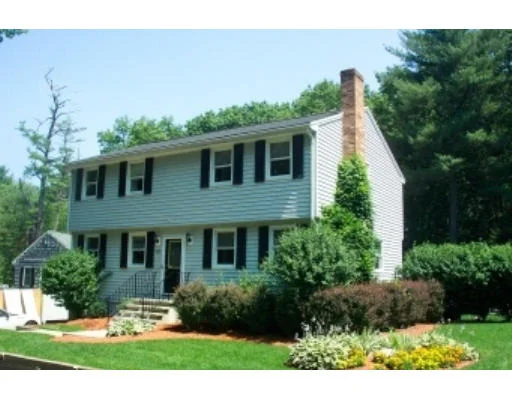 Unit for sale at 10 Dustin Young Ln, Billerica, MA 01821