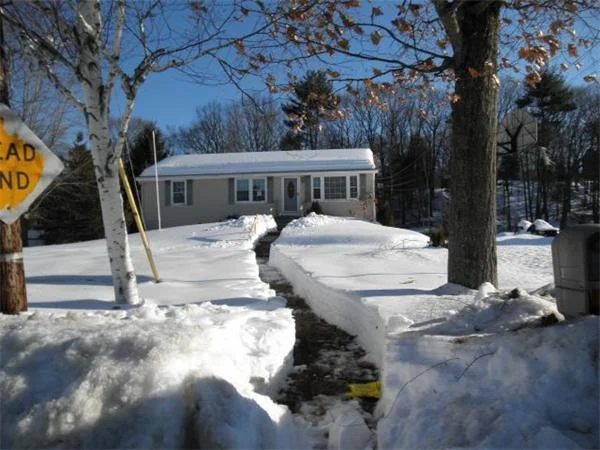 Unit for sale at 2 Lebouef Ln, Webster, MA 01570