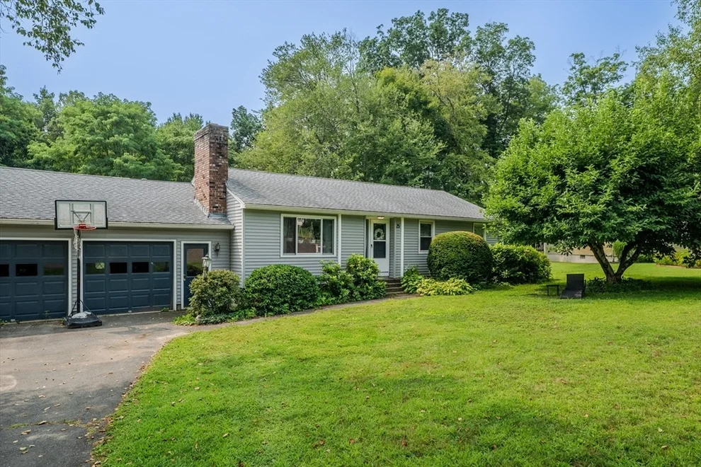 Unit for sale at 25 Meadowbrook Dr, Easthampton, MA 01027