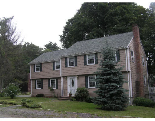Unit for sale at 8 Oak Ridge Road, Reading, MA 01867