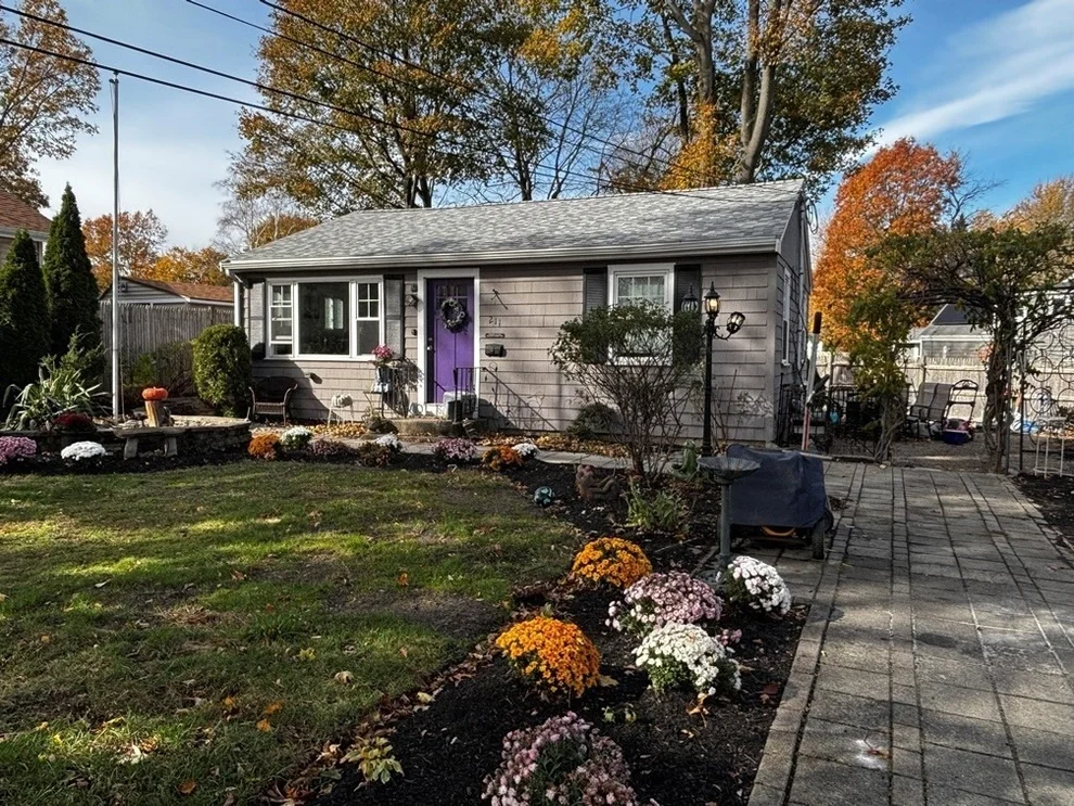 Unit for sale at 211 Lake Shore Dr, Weymouth, MA 02189